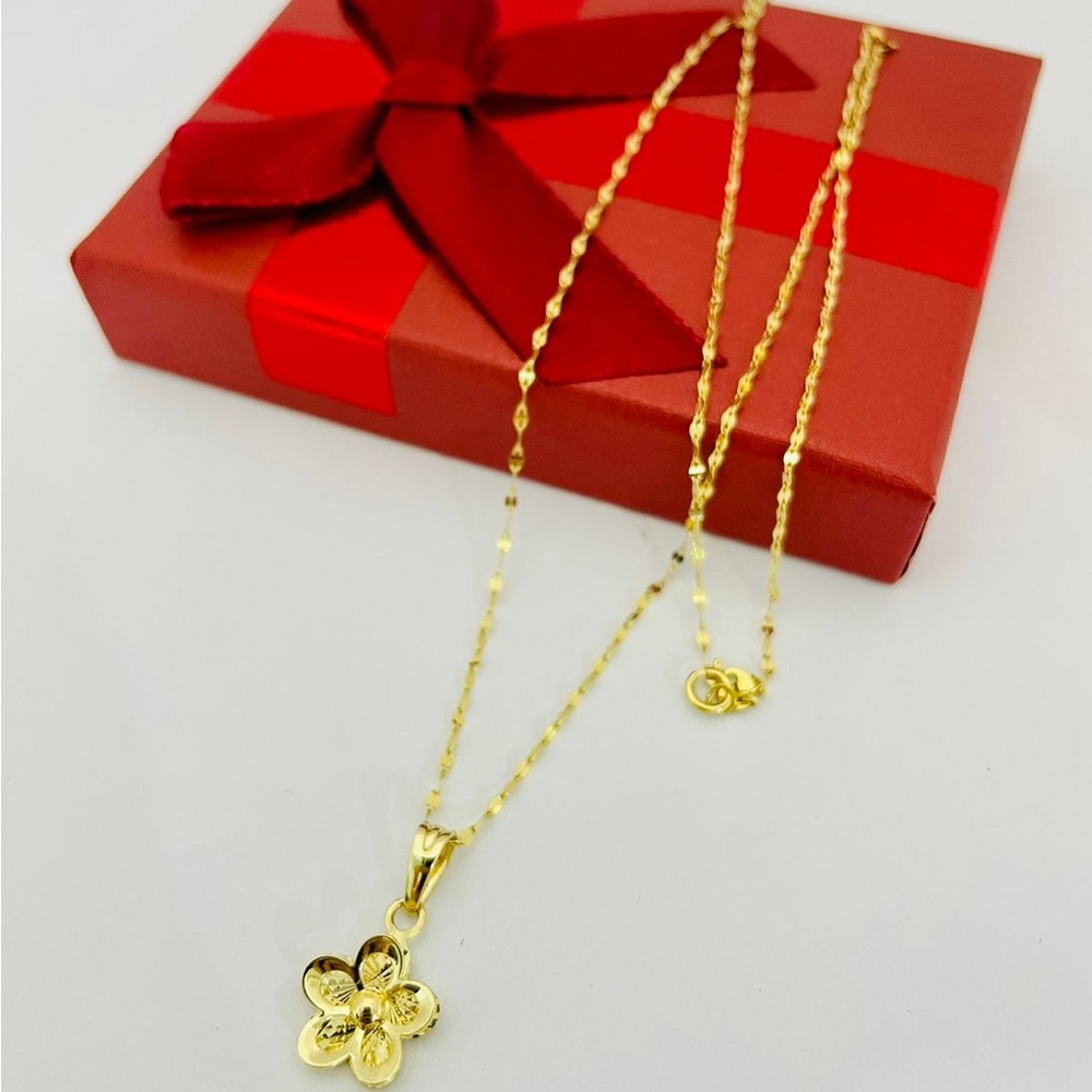 100% Authentic 18K Saudi Gold Chain with pendant.
